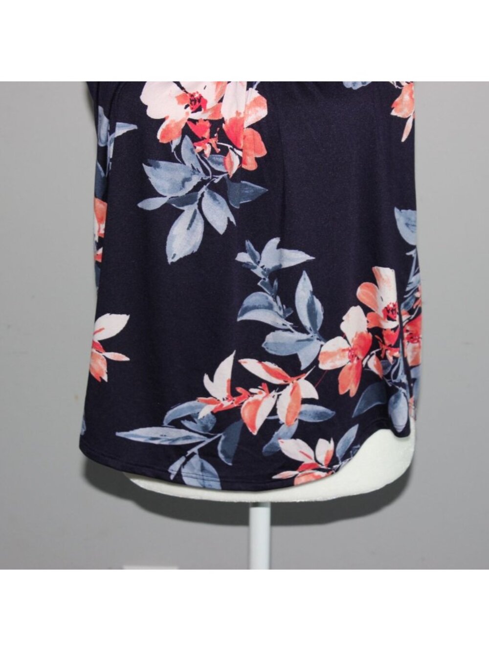 Linea Donatella Light Weight Floral Tank Top-Blue-Size Small-NWT - Picture 3 of 9